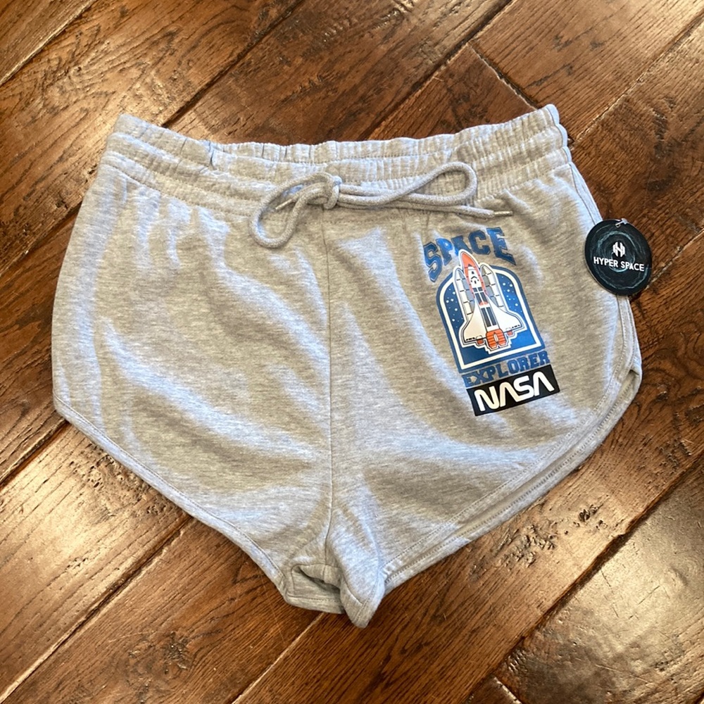 Junior’s NASA Space Explorer Gray Athletic Shorts Size Large  (11-13) NEW